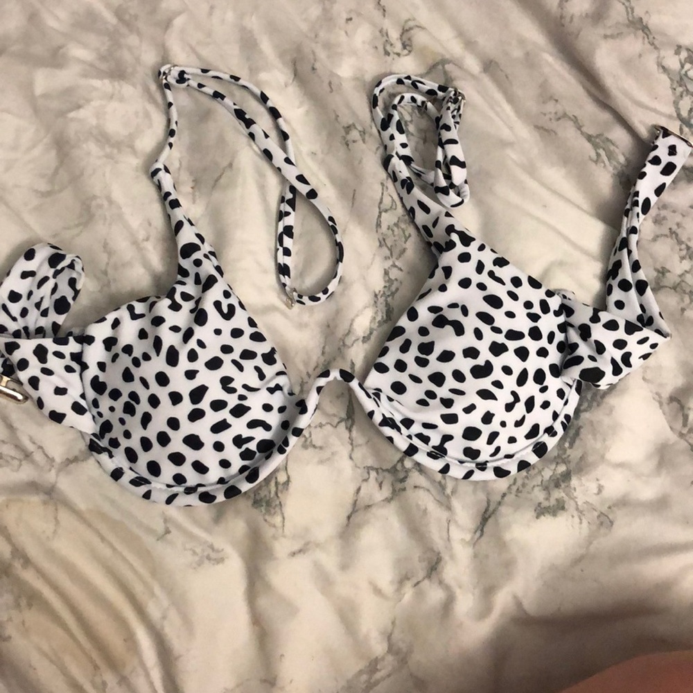 Women’s bathing suit top